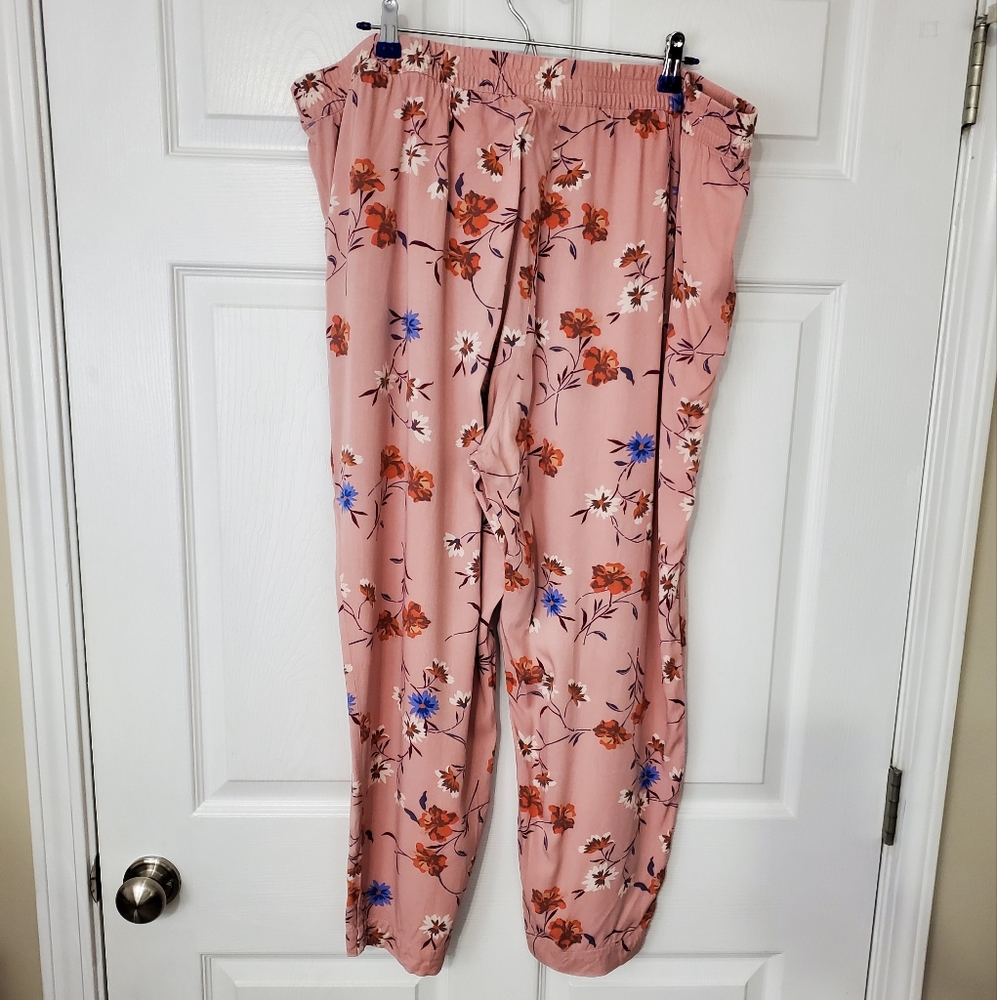 Jessica Simpson Floral Knit Cropped Pants/Capris - Picture 6 of 13